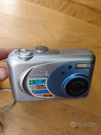  Nikon Coolpix 2000