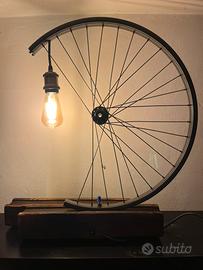 Lampada vintage ruota di bicicletta