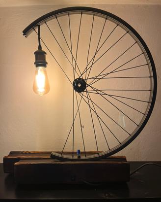 Lampada vintage ruota di bicicletta