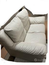 Divano in pelle bianca