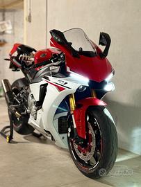 Yamaha R1 
