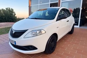 Lancia Ypsilon HYBRID soli 39000 km da 90 euro al 