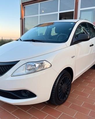 Lancia Ypsilon HYBRID soli 39000 km da 90 euro al 