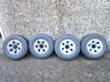Gomme e cerchi Toyota Hilux 205 80 R16