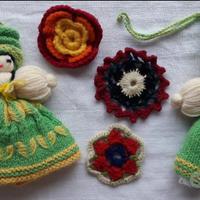 VECCHIE BAMBOLE E CENTRINI RICAMATI A MANO VINTAGE