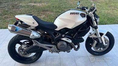 Ducati Monster 696