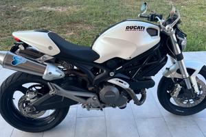 Ducati Monster 696
