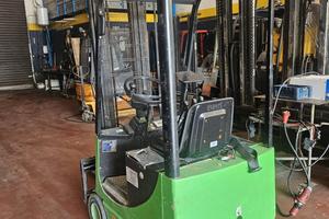 Carrello elevatore elettrico 800kg