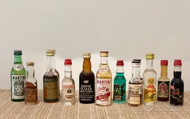 Bottiglie di liquore mignon