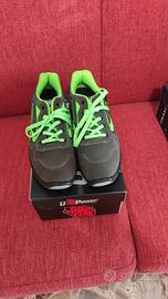 Scarpe antifortunistiche e zaino