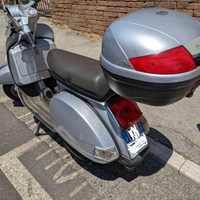 Vespa PX150 anno 2006 visibile a Siena