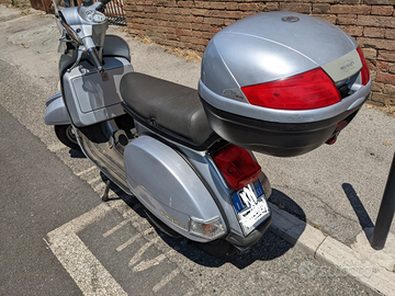 Vespa PX150 anno 2006 visibile a Siena