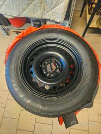 Pneumatico 205/65 R 15 completo di cerchio