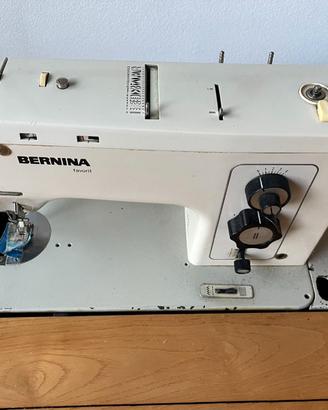 Macchina da cucire BERNINA Favorit con mobiletto