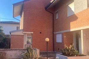 Udine villa a schiera 6 vani 230 Mq