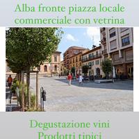 Locale fronte piazza