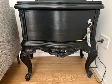 Comodino nero barocco