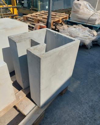 Fioriera in cemento grigio zavorra - LESIONATA