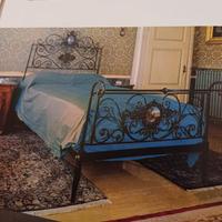 letto in ferro epoca fine 700 con due dipinti in o