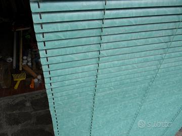 Tenda alla veneziana in alluminio decorato verde a