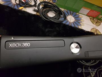 XBOX 360 + ALIMENTATORI + 16 GIOCHI