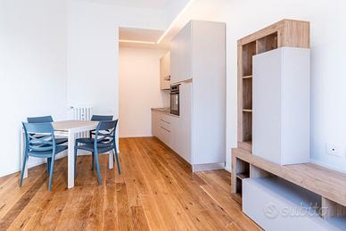 Tavolo allung. con 4 sedie MAI USATO - Mondo Conv.