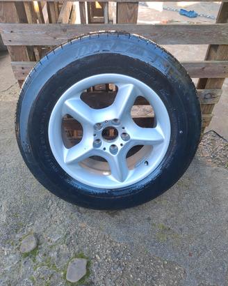 Cerchione e pneumatico Michelin 235/65/17 BMW X5