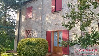 Villa di 200 m² con più di 5 locali e box auto dop