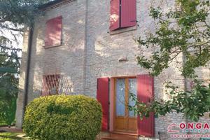 Villa di 200 m² con più di 5 locali e box auto dop