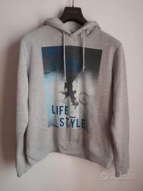 Felpa grigia XL con cappuccio e stampa anteriore