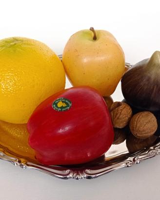 Vassoio con frutta varia finta