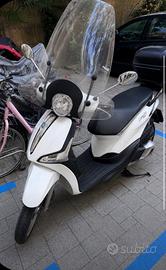 Liberty 125 bianco