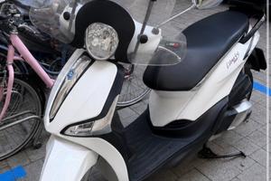 Liberty 125 bianco