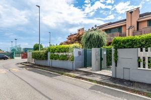 VILLA A SCHIERA A FIANO