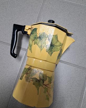 Caffettiera antica dipinta a mano