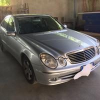 Mercedes classe E. Classe GLA gomme Defender