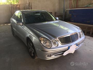 Mercedes classe E. Classe GLA gomme Defender