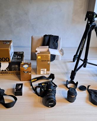 Nikon D 3000 con accessori 