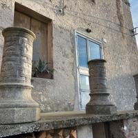 3 colonne in cemento porta fiori