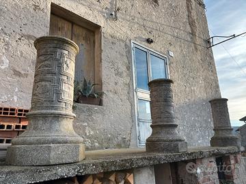 3 colonne in cemento porta fiori