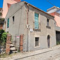 Casa indipendente con giardino nel centro storico
