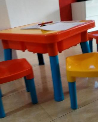  tavolo e una sedia gioco marca Androni