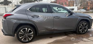 LEXUS UX HYBRID
