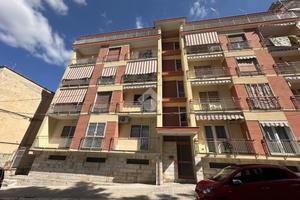 5 LOCALI A CANOSA DI PUGLIA