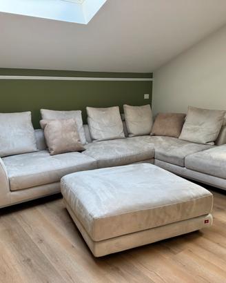 Divano angolare 6 posti con puff