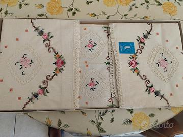 Tovaglie cotone ricamate a mano