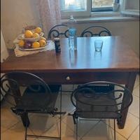 TAVOLO DA PRANZO COME NUOVO