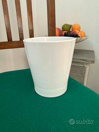 Vaso in ceramica bianca