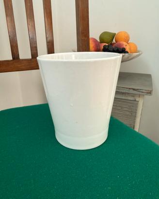 Vaso in ceramica bianca