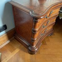 Due comodini identici (antichi)